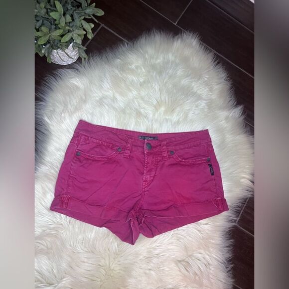 Silver jeans Toni 3 1/2 distressed crimson raw hem shorts sz 28 - Picture 1 of 7